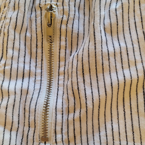 Forever 21 stripped white shorts - Picture 3 of 6